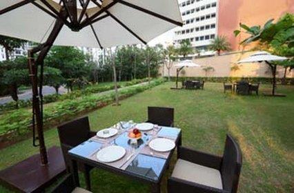 Crest Executive Suites, Whitefield Bangalore Restoran foto